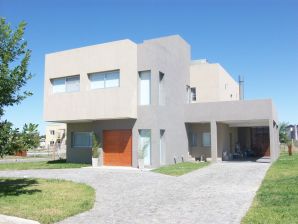 venta - Barrancas de Iraola, casa moderna en dos plantas